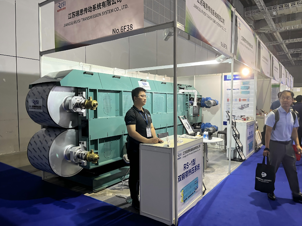 雙鋼帶熱壓機(jī)